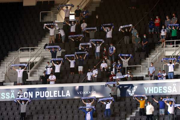 t_Huuhkajafanit_210604